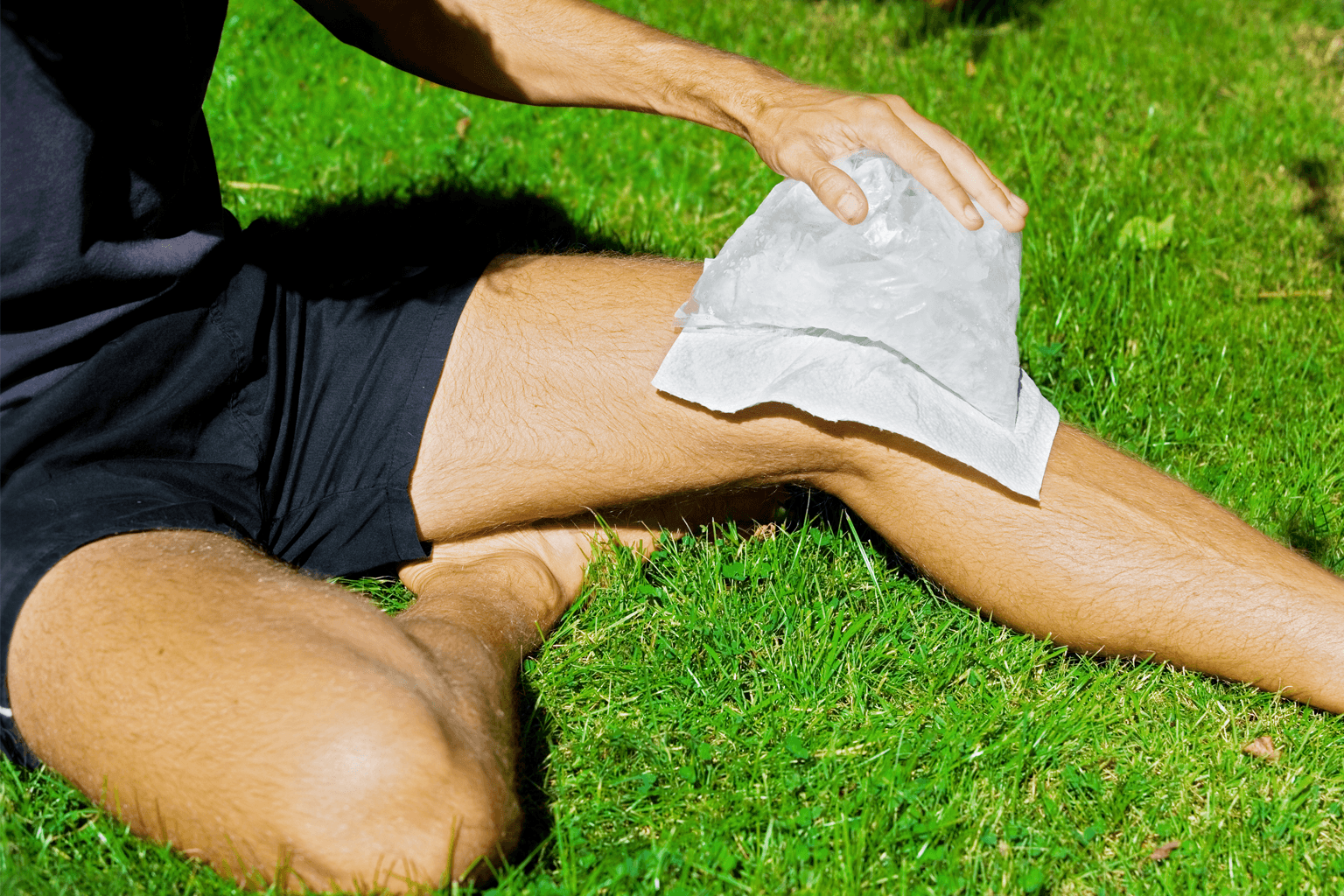 Man holding ice on an injured knee