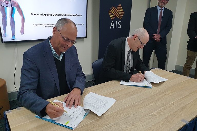 AIS CEO Peter Conde and University of Canberra Deputy Vice-Chancellor (Academic), Professor Geoffrey Crisp